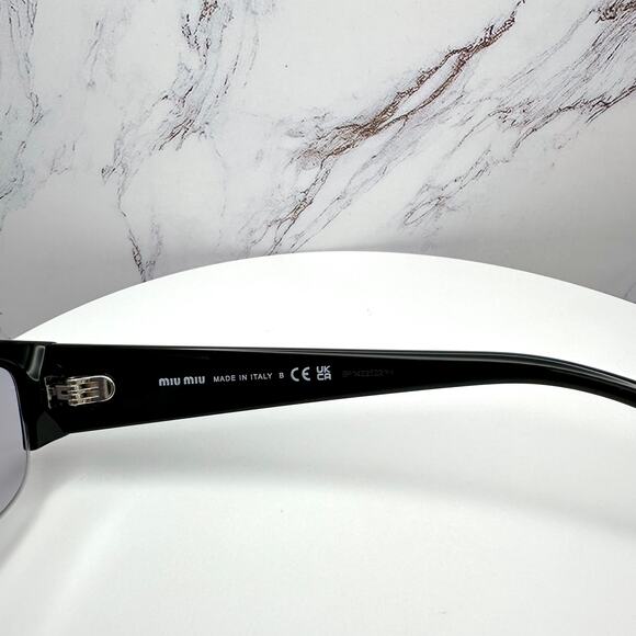 New MIU MIU Vedette Sunglasses Seen on Kylie Jenner main image 5